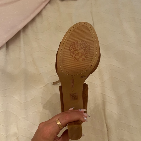 BRAND NEW VINCE CAMUTO SAKARI HEELS - Picture 5 of 5